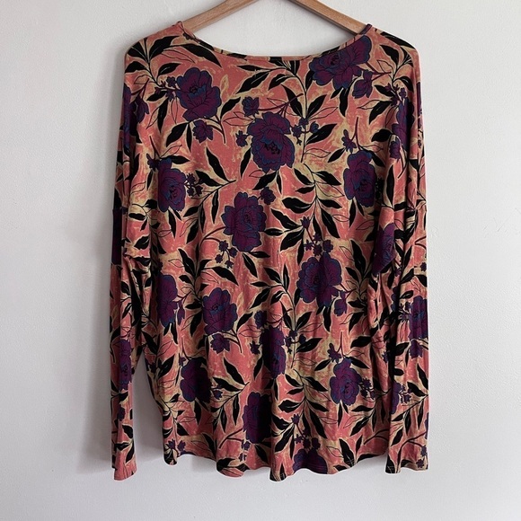 UO Silence+Noise Floral Boho Wrap Long Sleeve Top - Picture 2 of 6